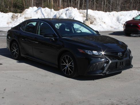 Used 2024 Toyota Camry SE w/ Cold Weather Package image 3