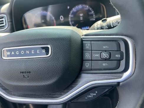 Used 2023 Jeep Wagoneer L Series III w/ Premium Group I AWD/4WD image 32