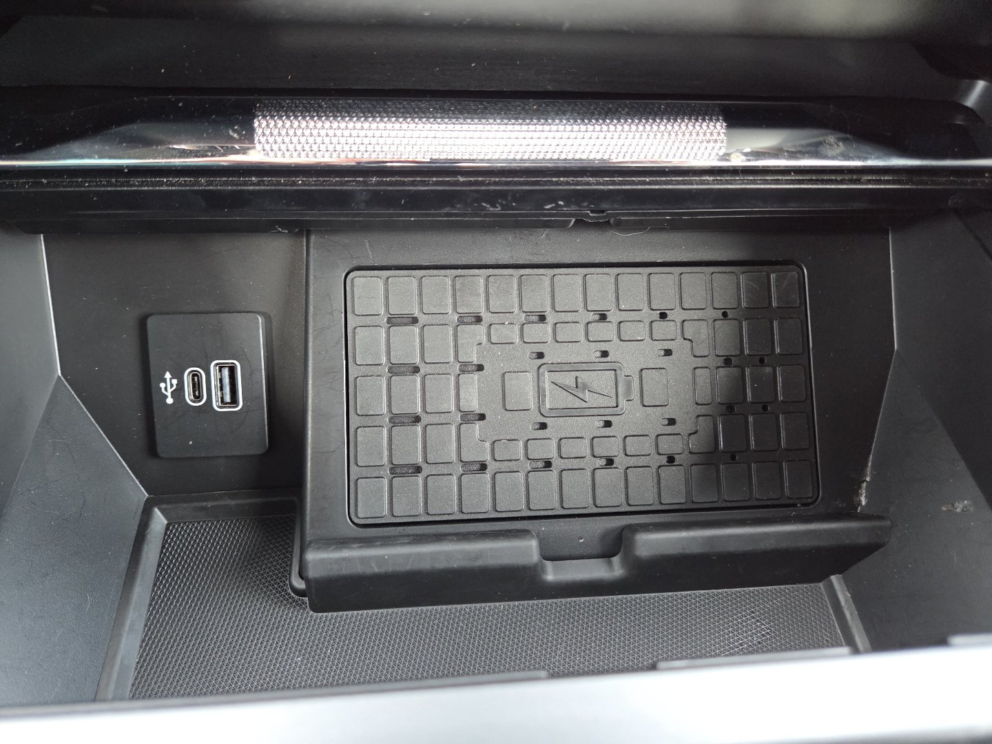 Used 2025 Ford F150 Lariat w/ Equipment Group 502A High AWD/4WD image 9