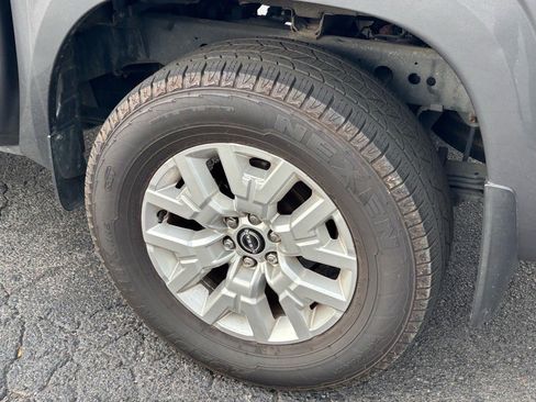 Used 2023 Nissan Frontier SV w/ SV Convenience Package image 6