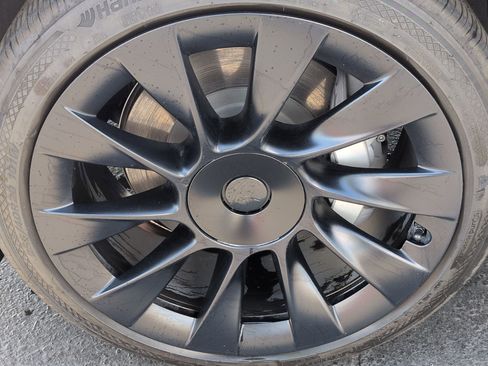 Used 2023 Tesla Model Y AWD image 13