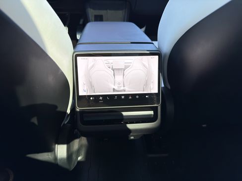 Used 2025 Tesla Model 3 Performance image 9