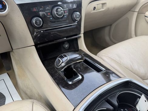 Used 2012 Chrysler 300 Limited image 30