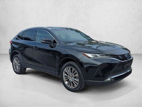 Certified 2024 Toyota Venza XLE AWD/4WD image 3