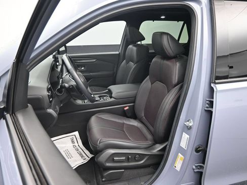 Used 2025 Honda Pilot Black Edition image 16
