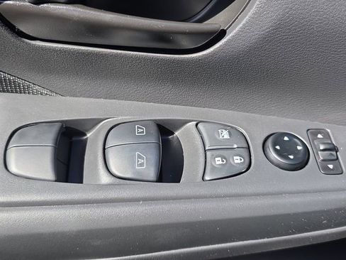 Used 2025 Nissan Kicks Play S image 27