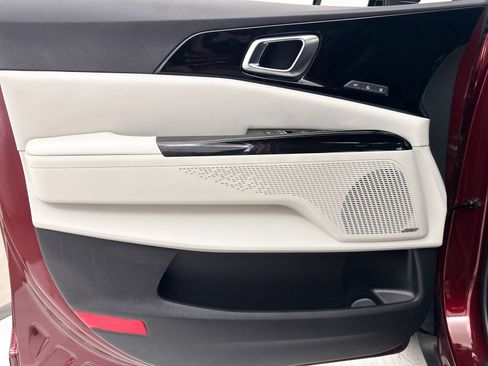 Certified 2023 Kia Carnival SX Prestige FWD image 33