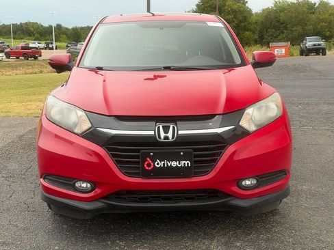 Used 2018 Honda HR-V EX image 2