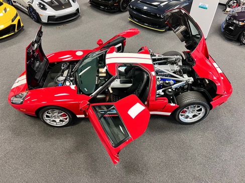Used 2005 Ford GT RWD image 10
