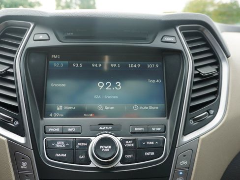 Used 2015 Hyundai Santa Fe Limited w/ Option Group 04 AWD/4WD image 30