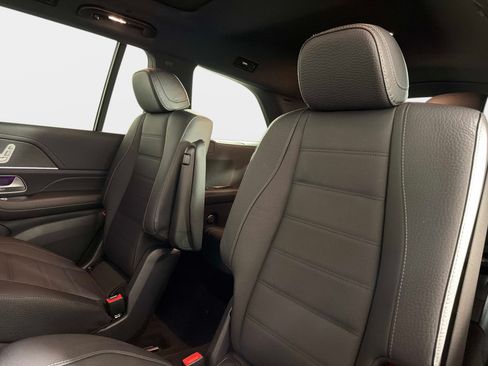 Used 2025 Mercedes-Benz GLS 580 4MATIC image 34
