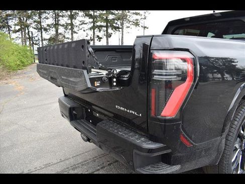 New 2025 GMC Sierra EV Denali image 8
