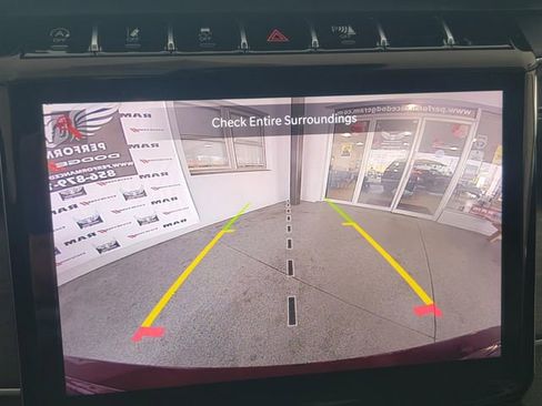 Used 2023 Jeep Grand Cherokee Limited w/ Black Appearance Package image 33