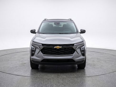 Used 2025 Chevrolet TrailBlazer LT FWD image 2