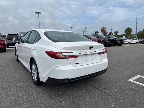 Used 2025 Toyota Camry LE image 3