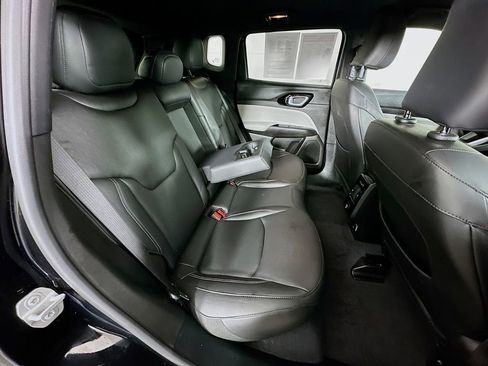 Certified 2025 Jeep Compass Limited image 37