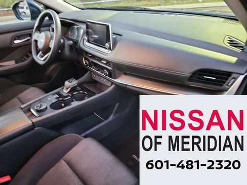 Used 2024 Nissan Rogue SV image 12