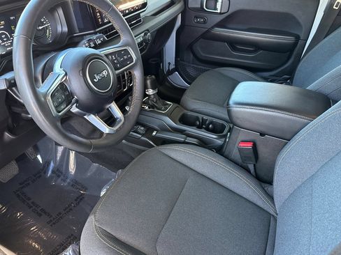 Used 2024 Jeep Wrangler Unlimited Sahara AWD/4WD image 5