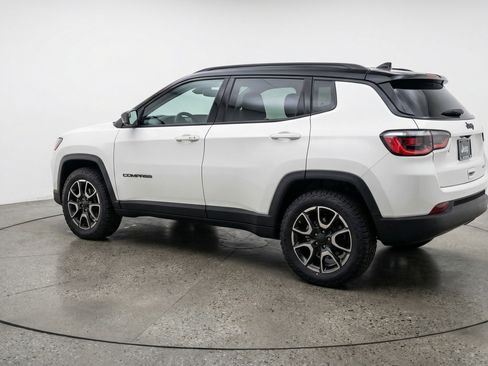 Used 2025 Jeep Compass Trailhawk AWD/4WD image 6