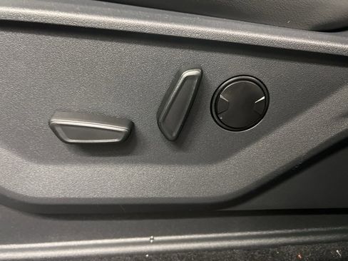 New 2025 Ford Expedition Active image 29