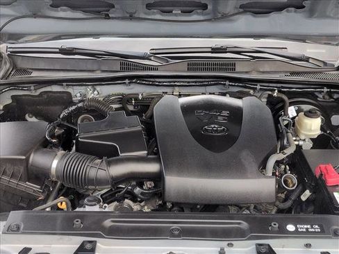 Used 2018 Toyota Tacoma TRD Sport image 22