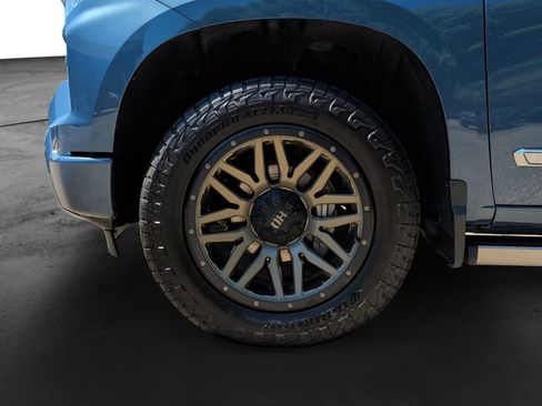Used 2024 Chevrolet Silverado 1500 High Country AWD/4WD image 9