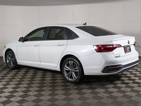 Used 2023 Volkswagen Jetta SE FWD image 7
