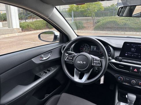 Used 2024 Kia Forte LXS FWD image 32