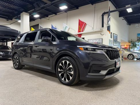 Used 2023 Kia Carnival EX FWD image 6