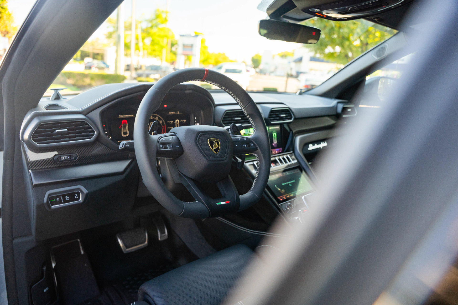 Used 2024 Lamborghini Urus Performante AWD/4WD image 23
