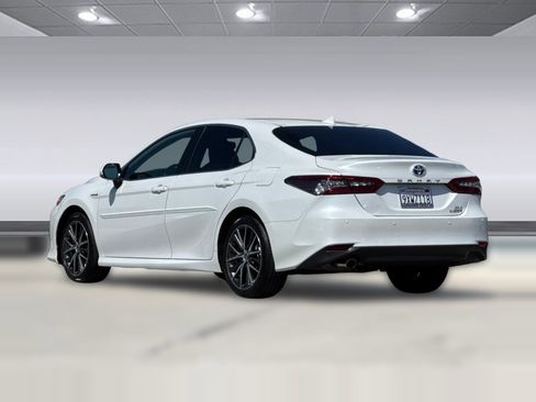 Used 2021 Toyota Camry XLE w/ Navigation Upgrade Package FWD image 7