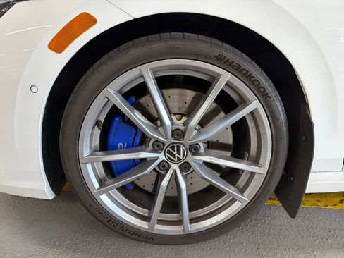 Used 2024 Volkswagen Golf R AWD/4WD image 5