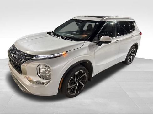 Used 2022 Mitsubishi Outlander SEL image 2