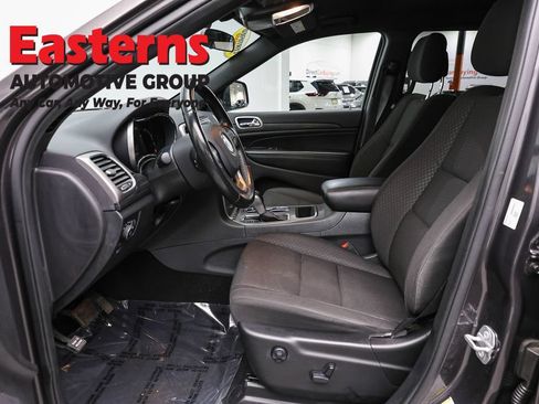 Used 2020 Jeep Grand Cherokee Laredo AWD/4WD image 13