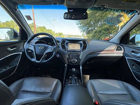 Used 2017 Hyundai Santa Fe FWD image 11