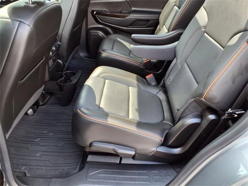 Used 2023 GMC Acadia AT4 w/ Preferred Package image 28