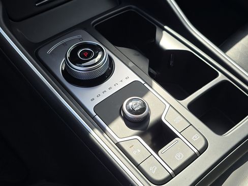 Certified 2023 Kia Sorento EX image 27