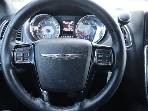Used 2015 Chrysler Town & Country S w/ Driver Convenience Group FWD image 6