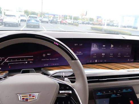 Used 2025 Cadillac Escalade Sport Platinum AWD/4WD image 25