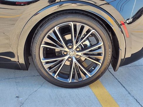 Certified 2025 Toyota Prius LE image 9