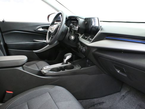 Used 2024 Chevrolet Trax LS FWD image 28