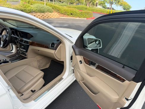 Used 2013 Mercedes-Benz C 250 Sedan image 23