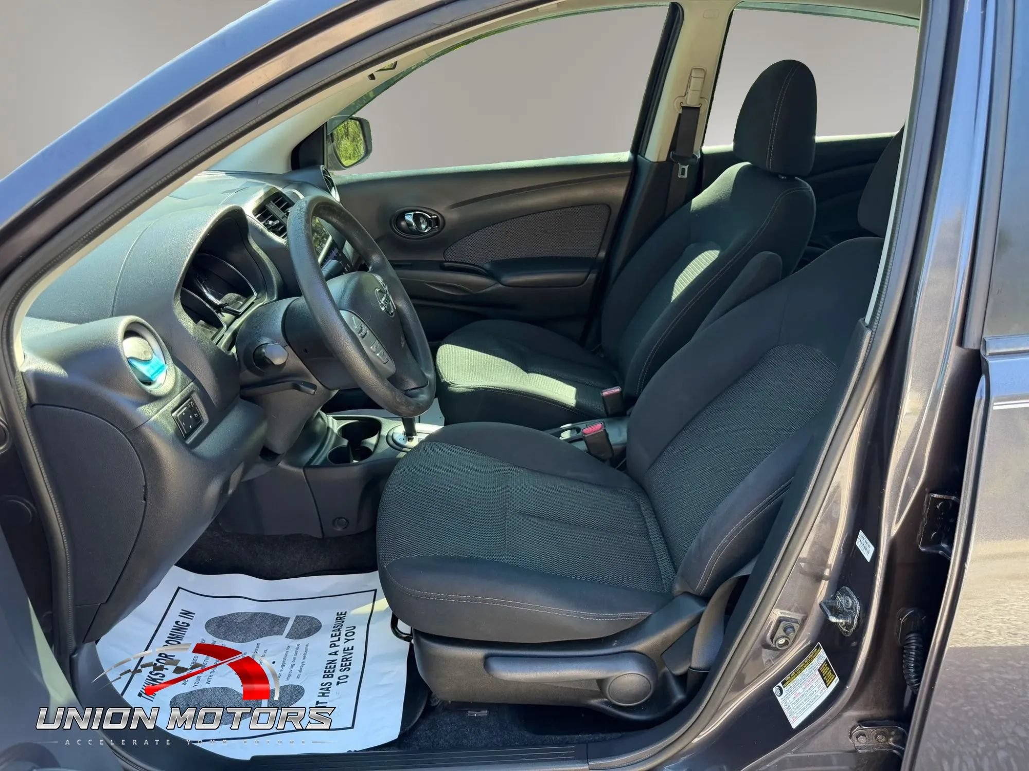 Used 2015 Nissan Versa SV FWD image 17