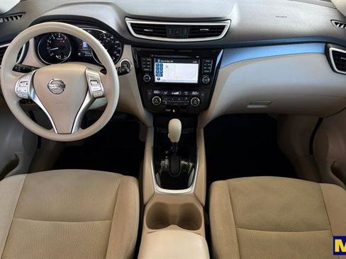 Used 2015 Nissan Rogue SV w/ SV Premium Package image 16