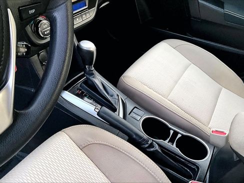 Used 2016 Toyota Corolla LE image 16