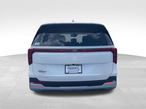 Used 2025 Kia Carnival FWD image 4