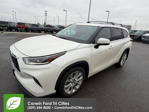 Used 2021 Toyota Highlander Limited image 8