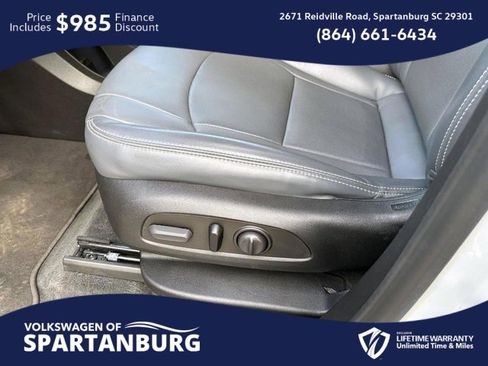 Used 2024 Buick Enclave Essence image 12