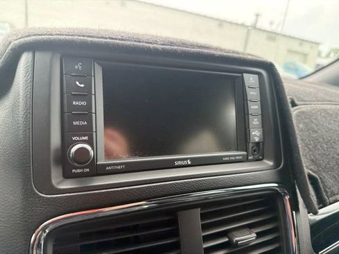 Used 2019 Dodge Grand Caravan SXT w/ Driver Convenience Group FWD image 13