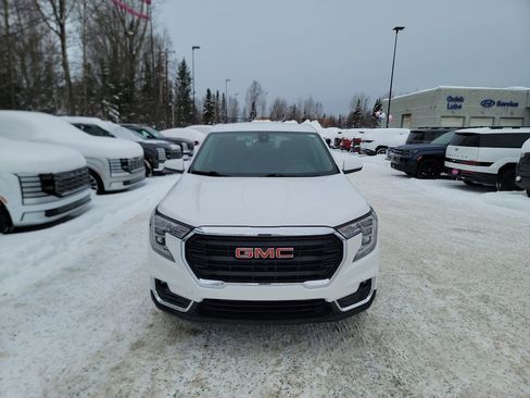 Used 2024 GMC Terrain SLE image 3